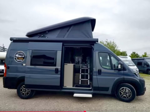Exterieur des Campervan Carado CV600 PRO mit Aufstelldach
